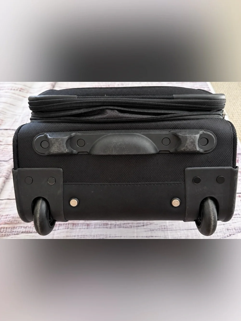 SwissGear Small Rolling Carry-On Bag Black Expandable Luggage